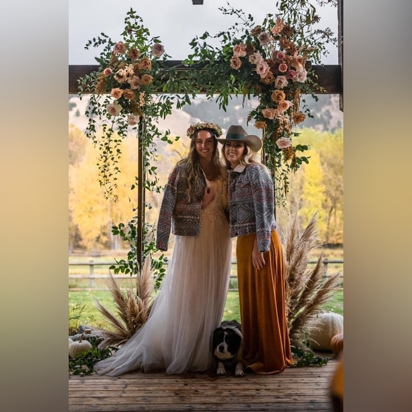 Welcome to My Poshmark🖤🥳 - Picture 2 of 8